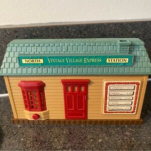 VTG VILLAGE TRAIN STATION/HOUSE-NORTH SHORE STATION-NO LIGHTS OR MUSIC